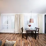 Viktoria - Castle View - Free Parking Apartmán