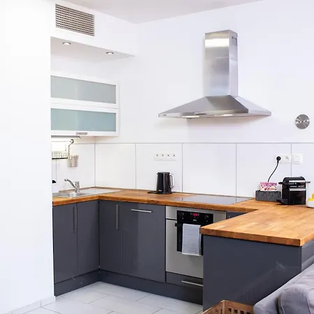 Viktoria - Castle View - Free Parking Appartamento